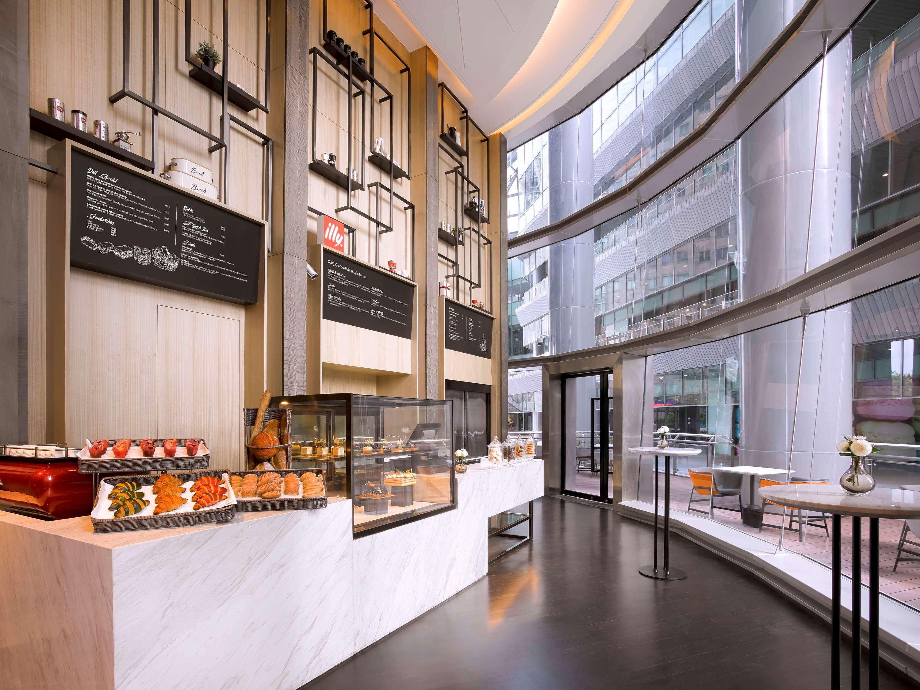 Sofitel Kuala Lumpur Damansara Hotel Ngoại thất bức ảnh The Coffee Club, Hong Kong
