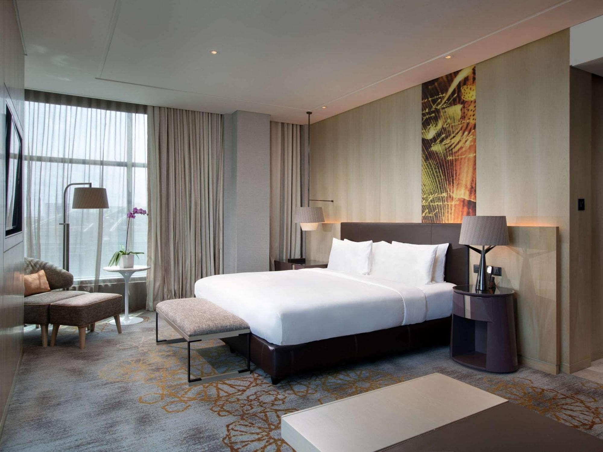 Sofitel Kuala Lumpur Damansara Hotel Ngoại thất bức ảnh Deluxe Room