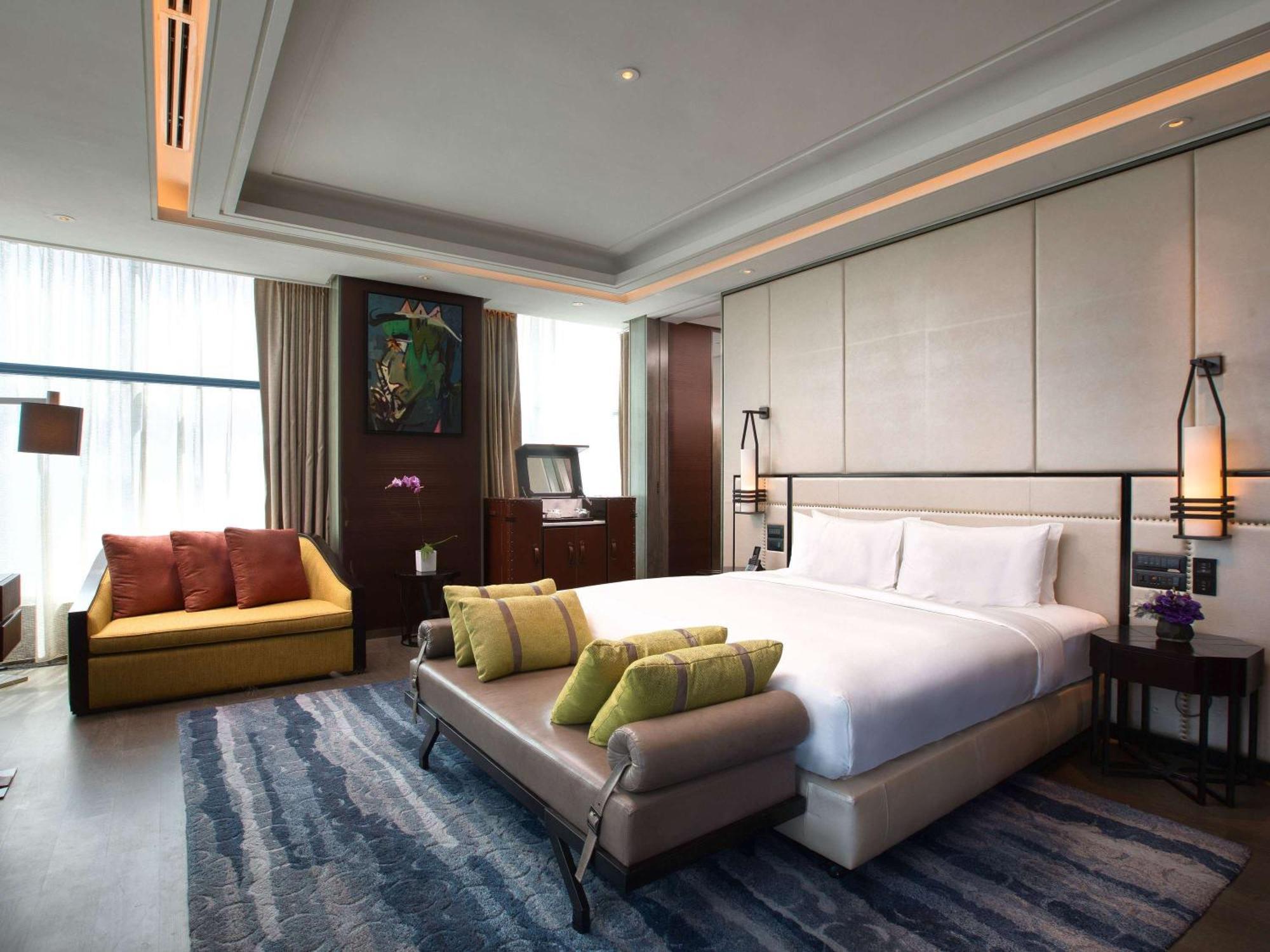 Sofitel Kuala Lumpur Damansara Hotel Ngoại thất bức ảnh A bedroom at the hotel